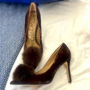 Sam Edelman Brown velvet heels. Brown pom Pom front. Sz 7. NWT holiday shoes :)